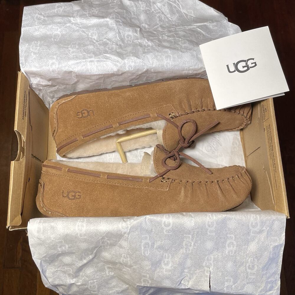 UGG - Dakota Women's Moccasin Slipper - New with box - Chestnut - Size USA 6
